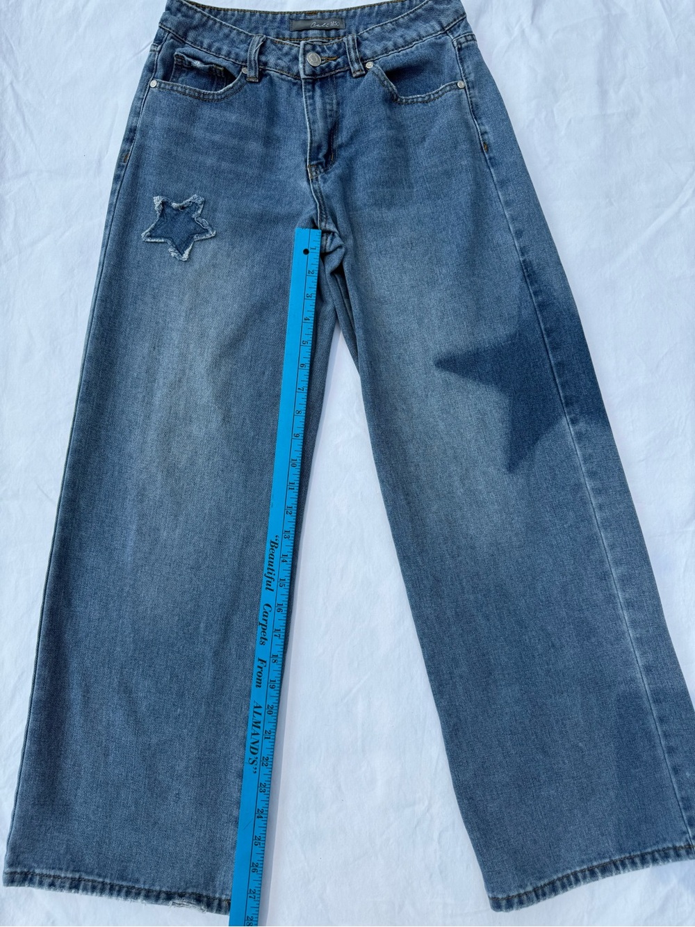 High-Rise Wide Leg Star-Accent Jeans in Medium Blue